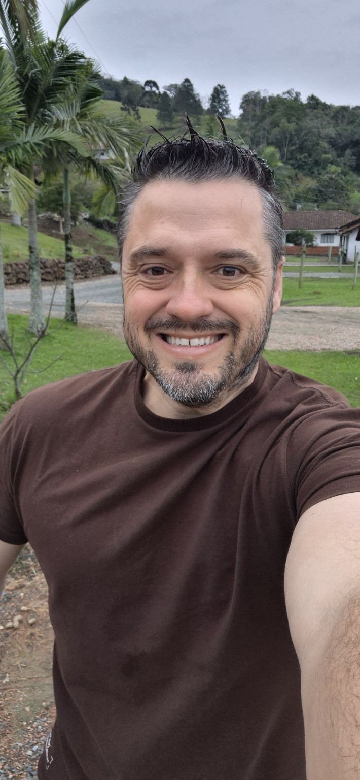 Edelcio Mello, corretor de imóveis